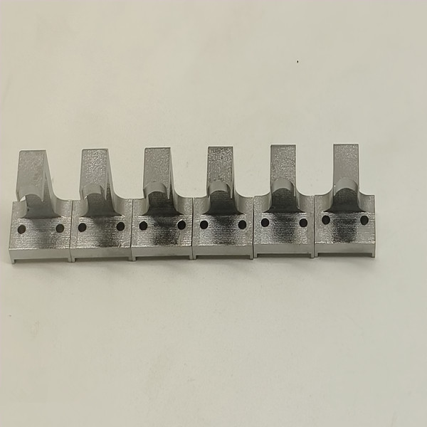 Piezas de la línea de montaje de mandíbulas de pinza metálica